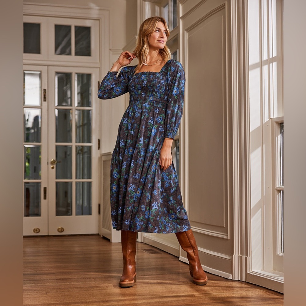Summersalt: Countryside Poplin Smocked Midi Dress - Rustic Floral in Midnight